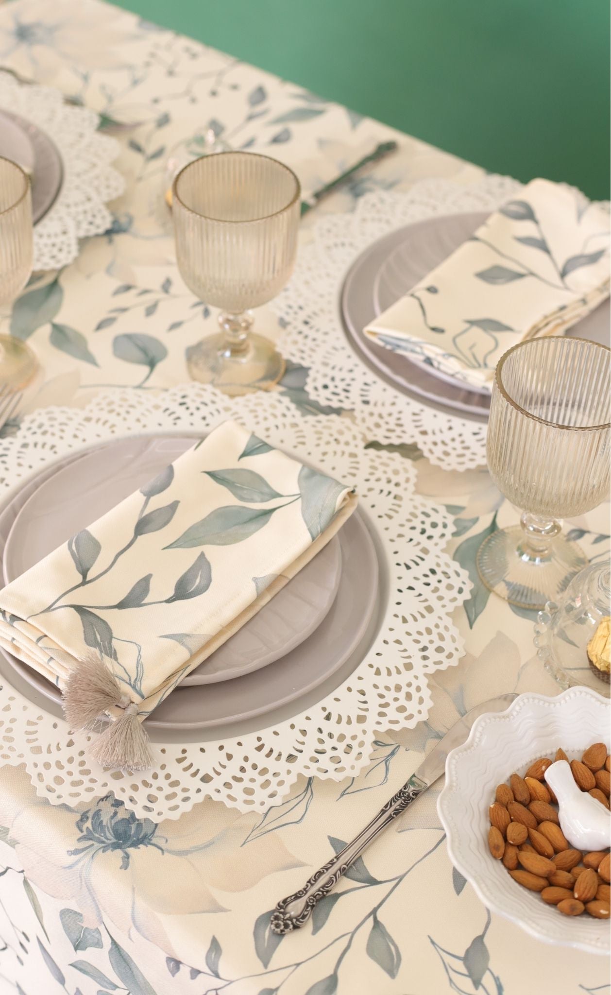 Mantel Snowleaf