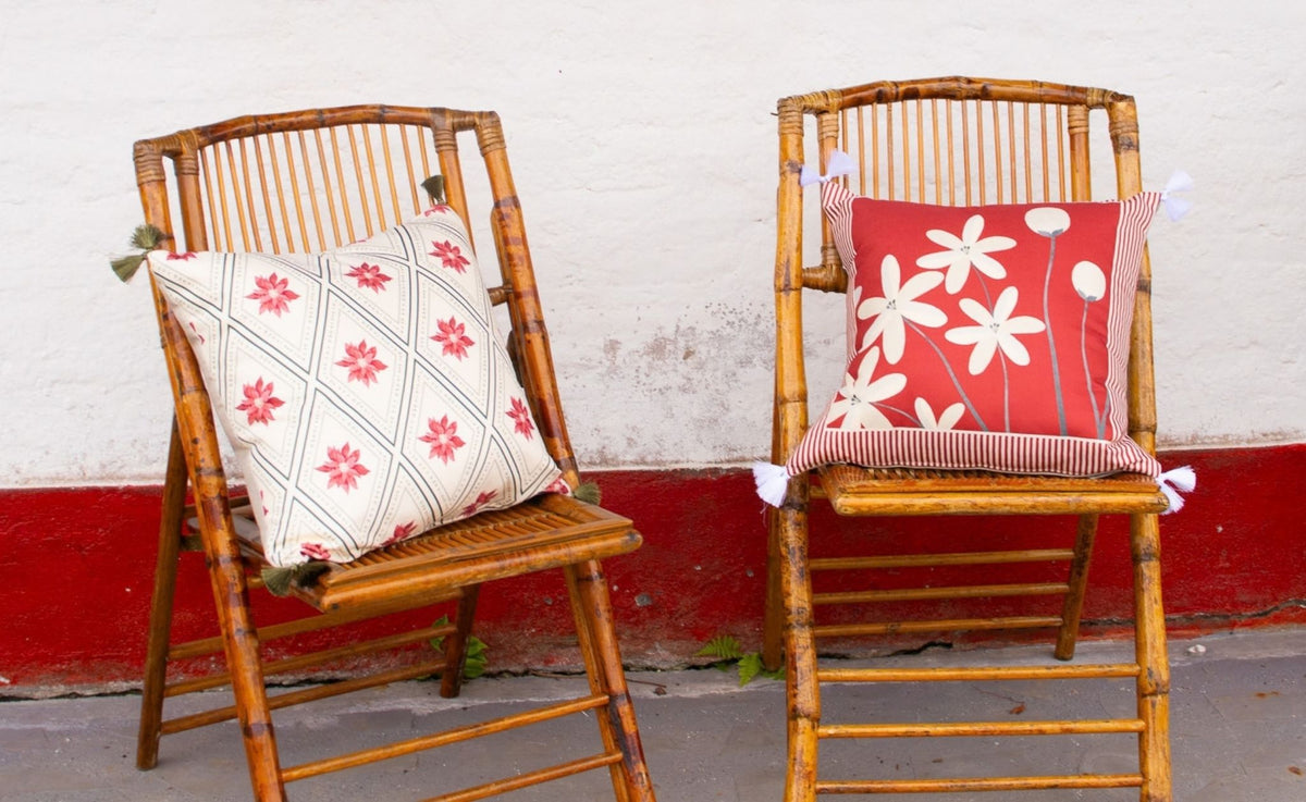 Cojín Red Magnolia y Tiles