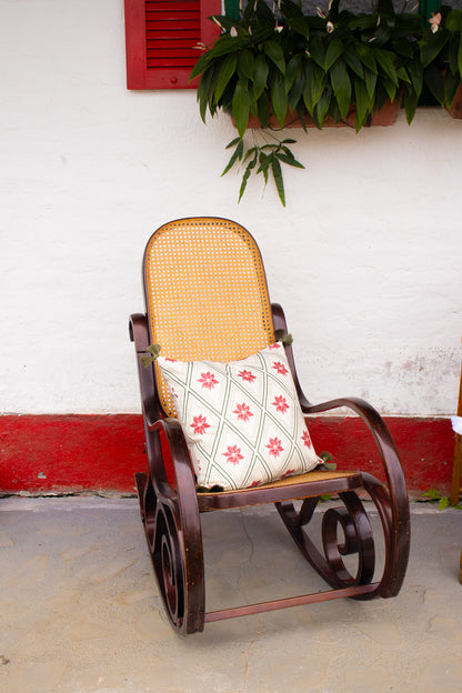 Cojín Red Magnolia y Tiles